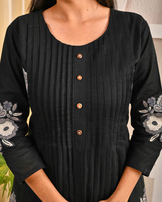 BELVEERA Black Cotton Women’s White Floral Kurta Set