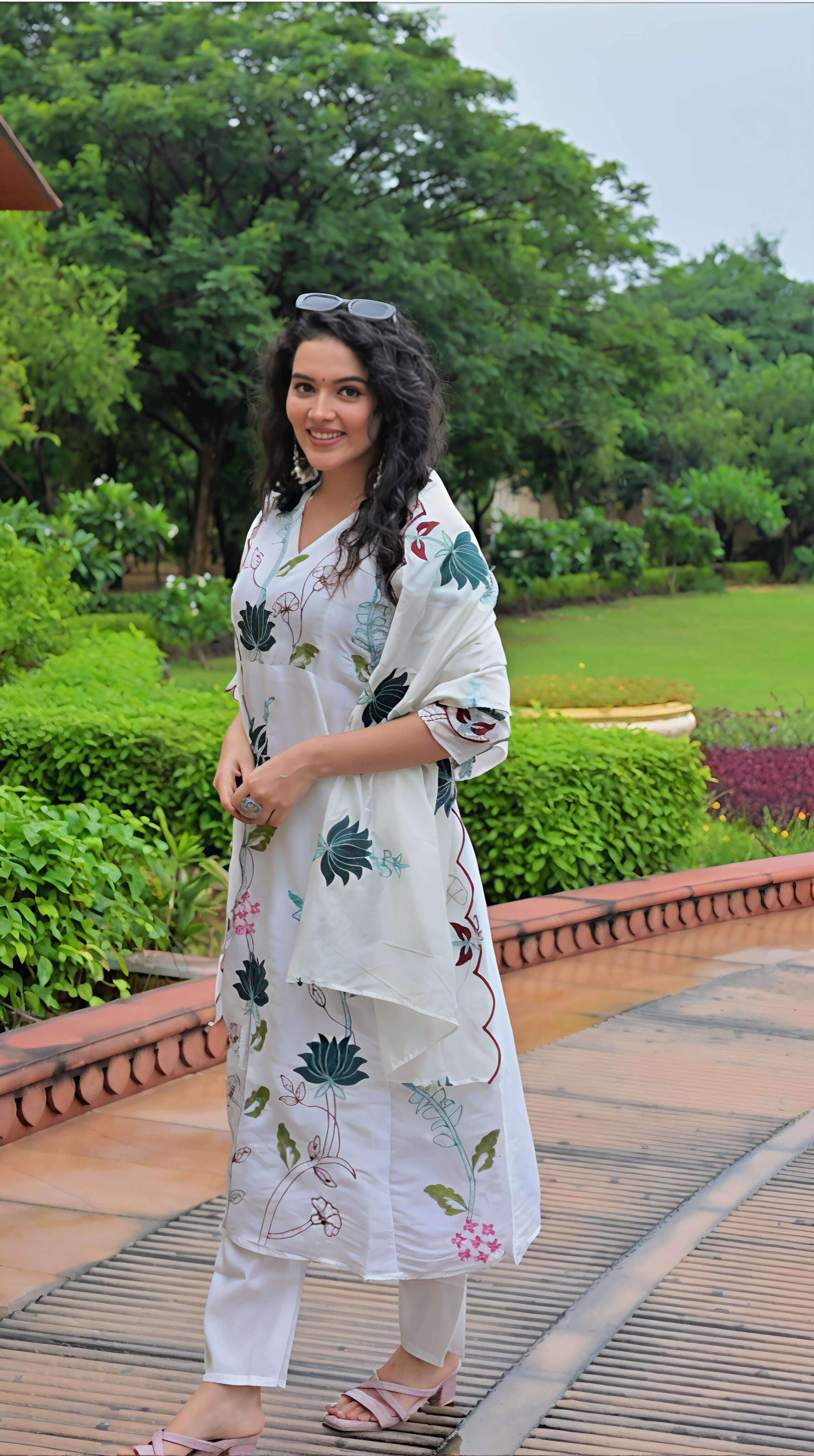 Elegant Belveera mul chanderi kurta pant dupatta set with floral design for a stylish look