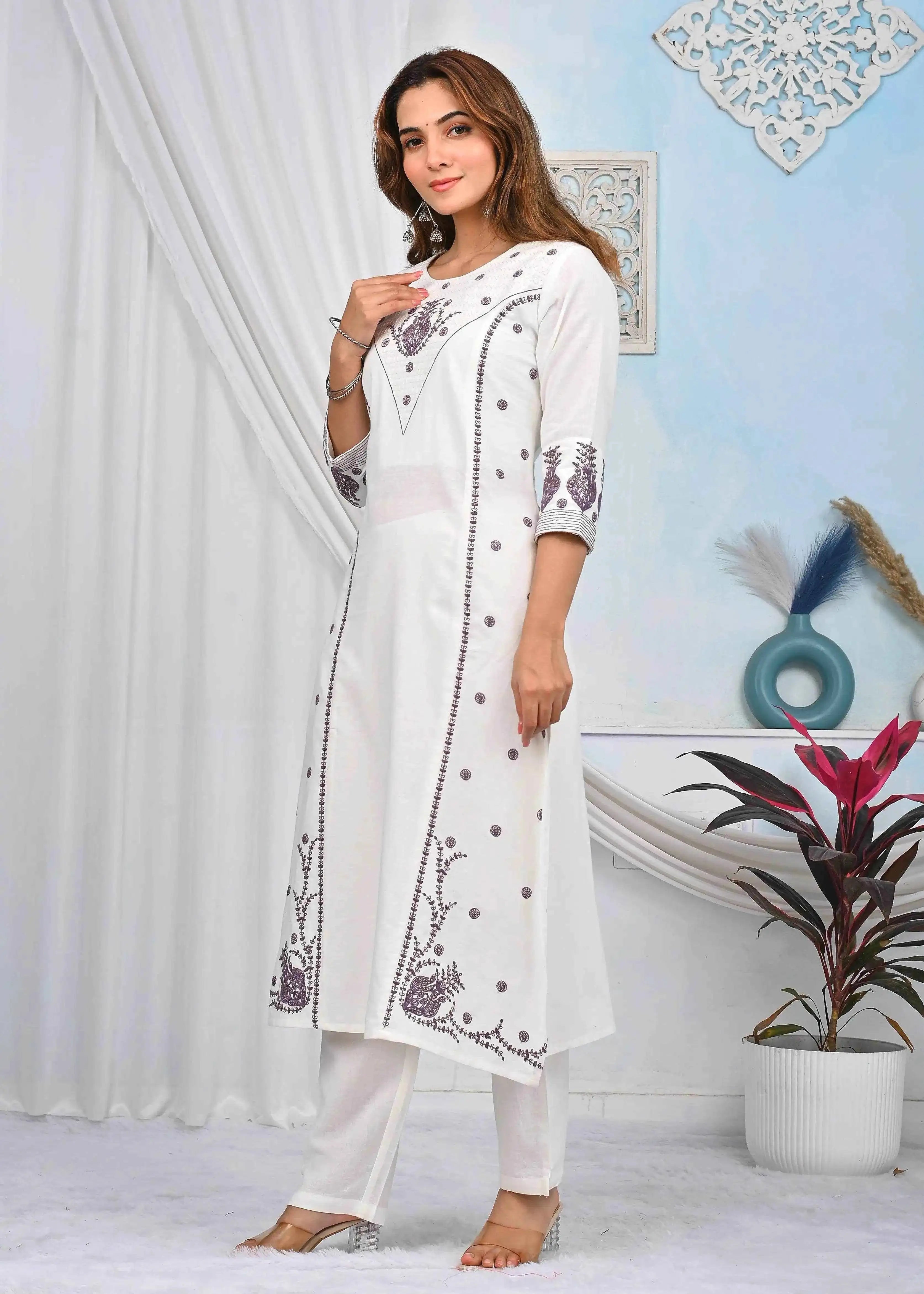 BELVEERA White Cotton Women’s Embroidered Kurta Set